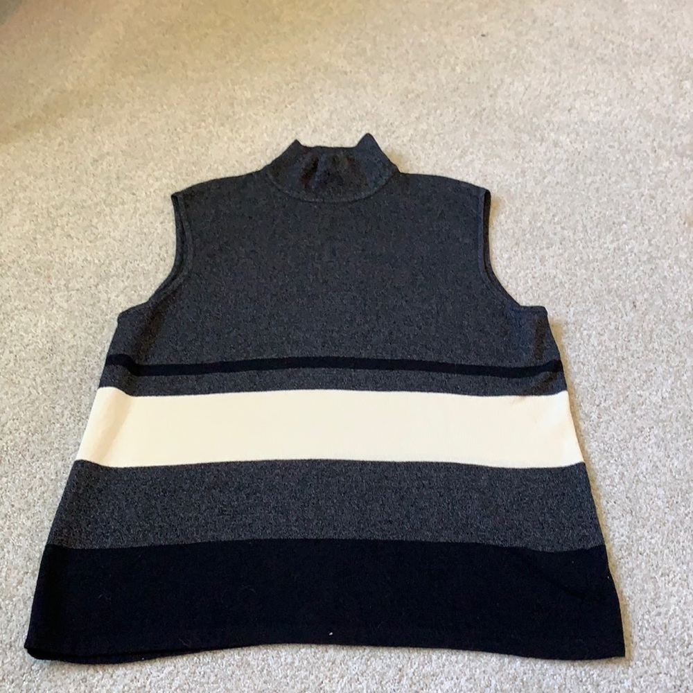 Chaus Black and Cream Sleeveless Top